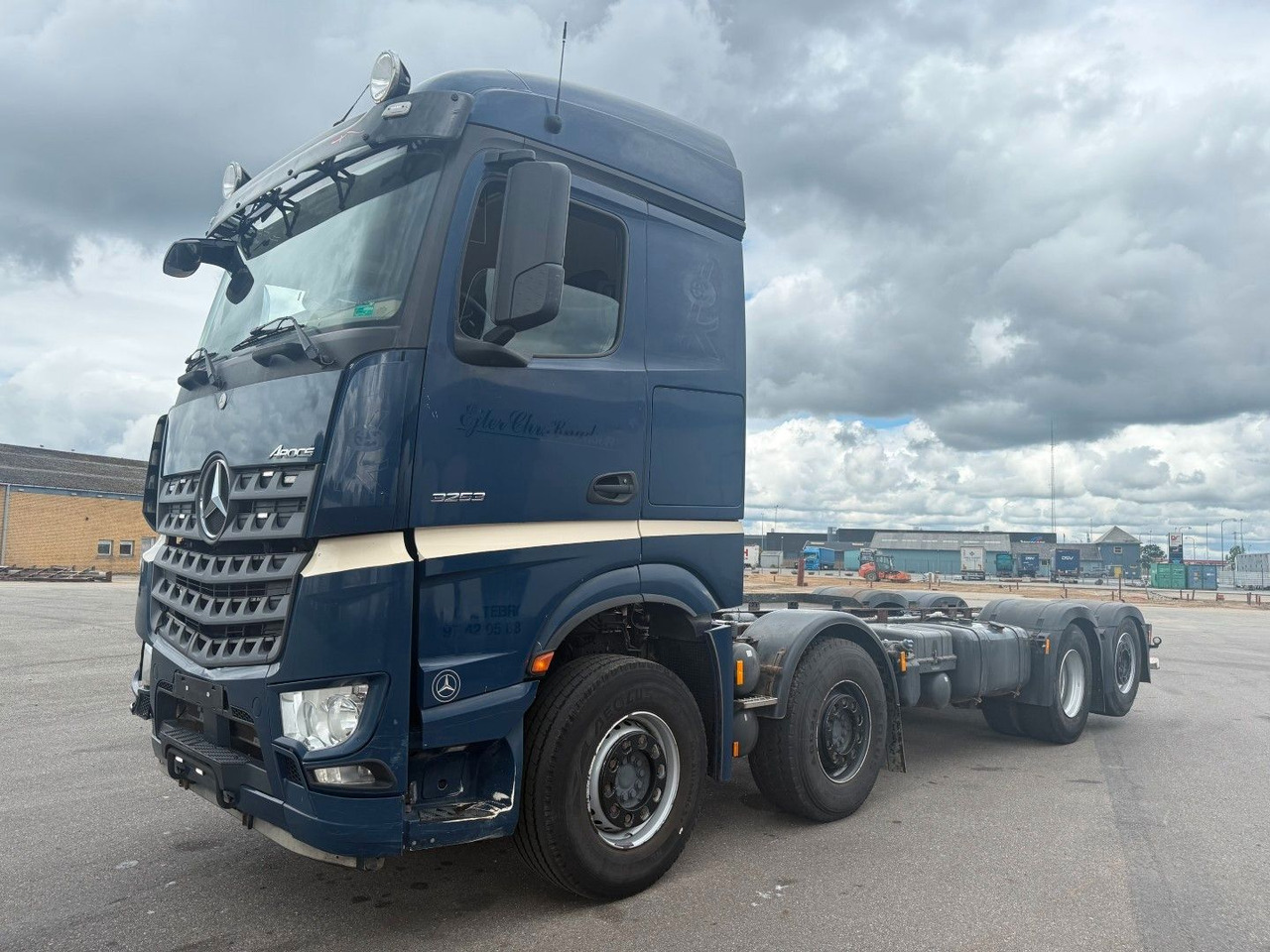 Mercedes-Benz Arocs 3253 8x26 Euro 6 Chassis / Fahrgestell - 캡 새시 트럭 : 사진 1 Mercedes-Benz Arocs 3253 8x26 Euro 6 Chassis / Fahrgestell - 캡 새시 트럭 : 사진 1