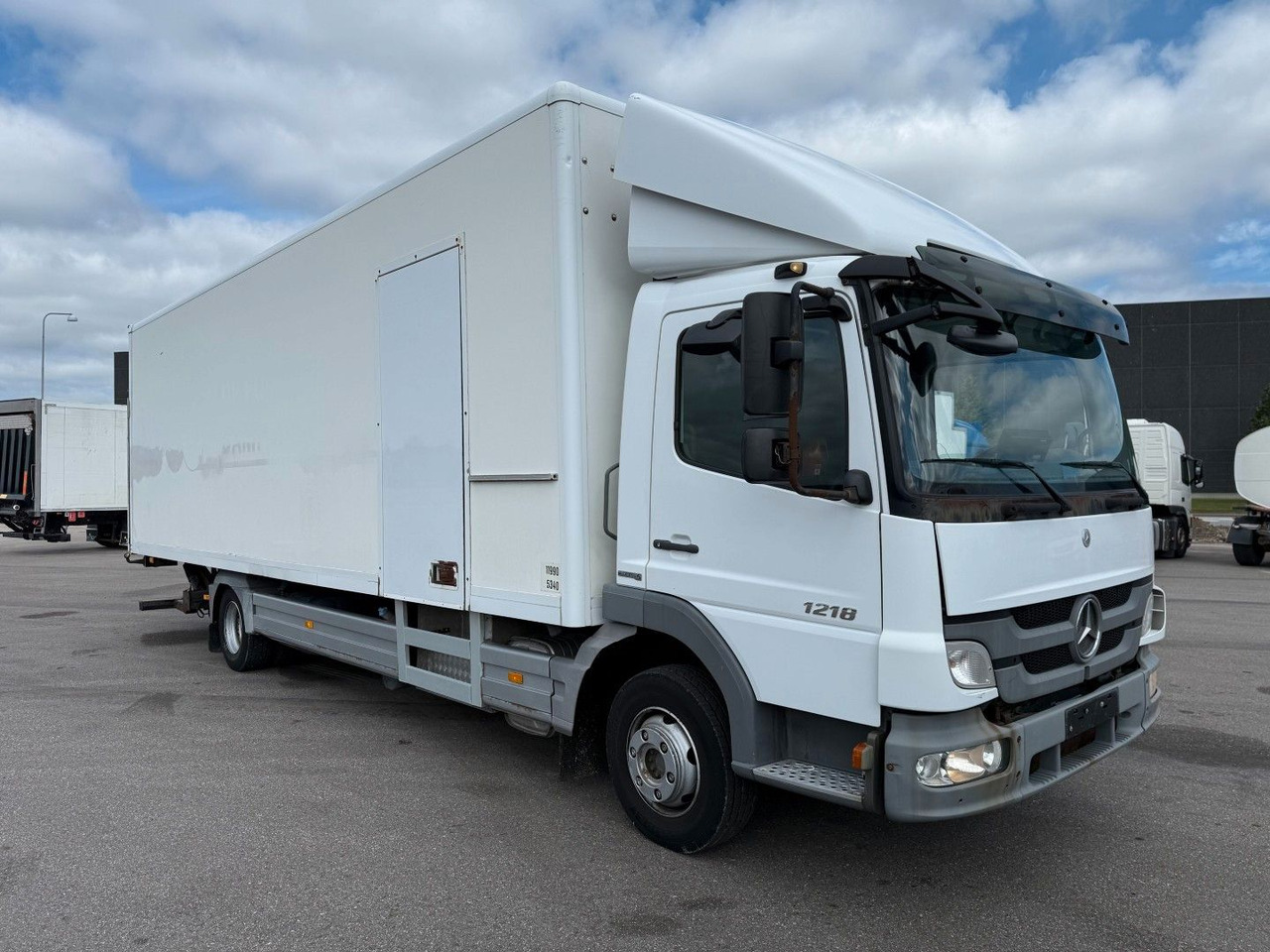 Mercedes-Benz Atego 1218 4x2 Euro 5 8,0 m. koffer - 박스 트럭 : 사진 2 Mercedes-Benz Atego 1218 4x2 Euro 5 8,0 m. koffer - 박스 트럭 : 사진 2