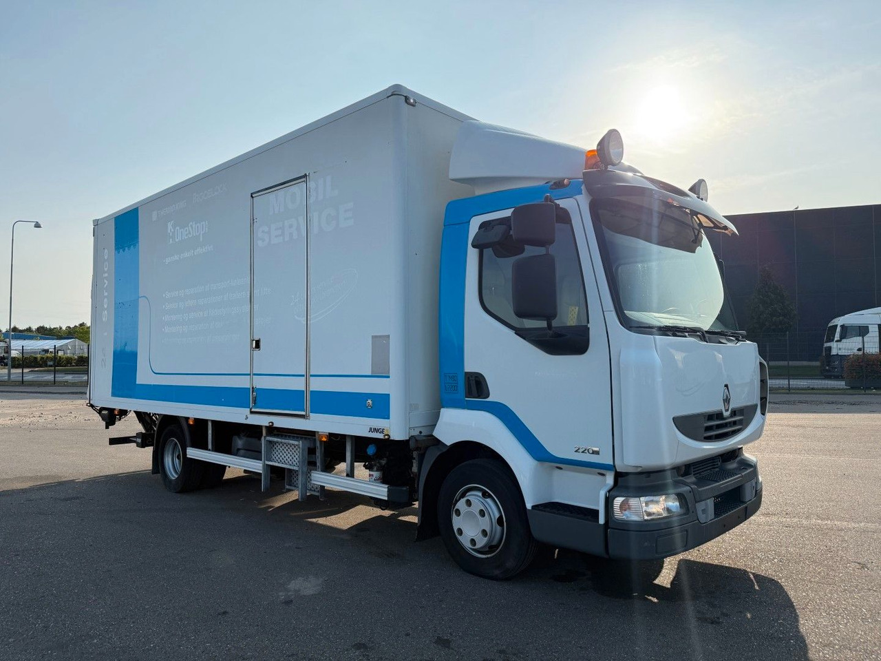 Renault Midlum 220 DXI 4x2 6.0 Box / Koffer - 박스 트럭 : 사진 2 Renault Midlum 220 DXI 4x2 6.0 Box / Koffer - 박스 트럭 : 사진 2