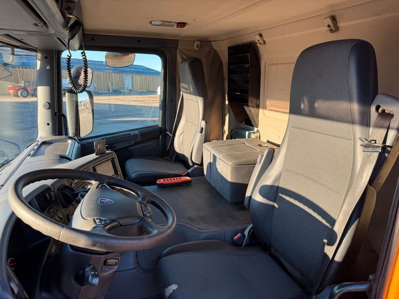 Scania P400 6x2*4 Hvidtved Larsen Flexline 310 - 진공 흡입 트럭 : 사진 5 Scania P400 6x2*4 Hvidtved Larsen Flexline 310 - 진공 흡입 트럭 : 사진 5