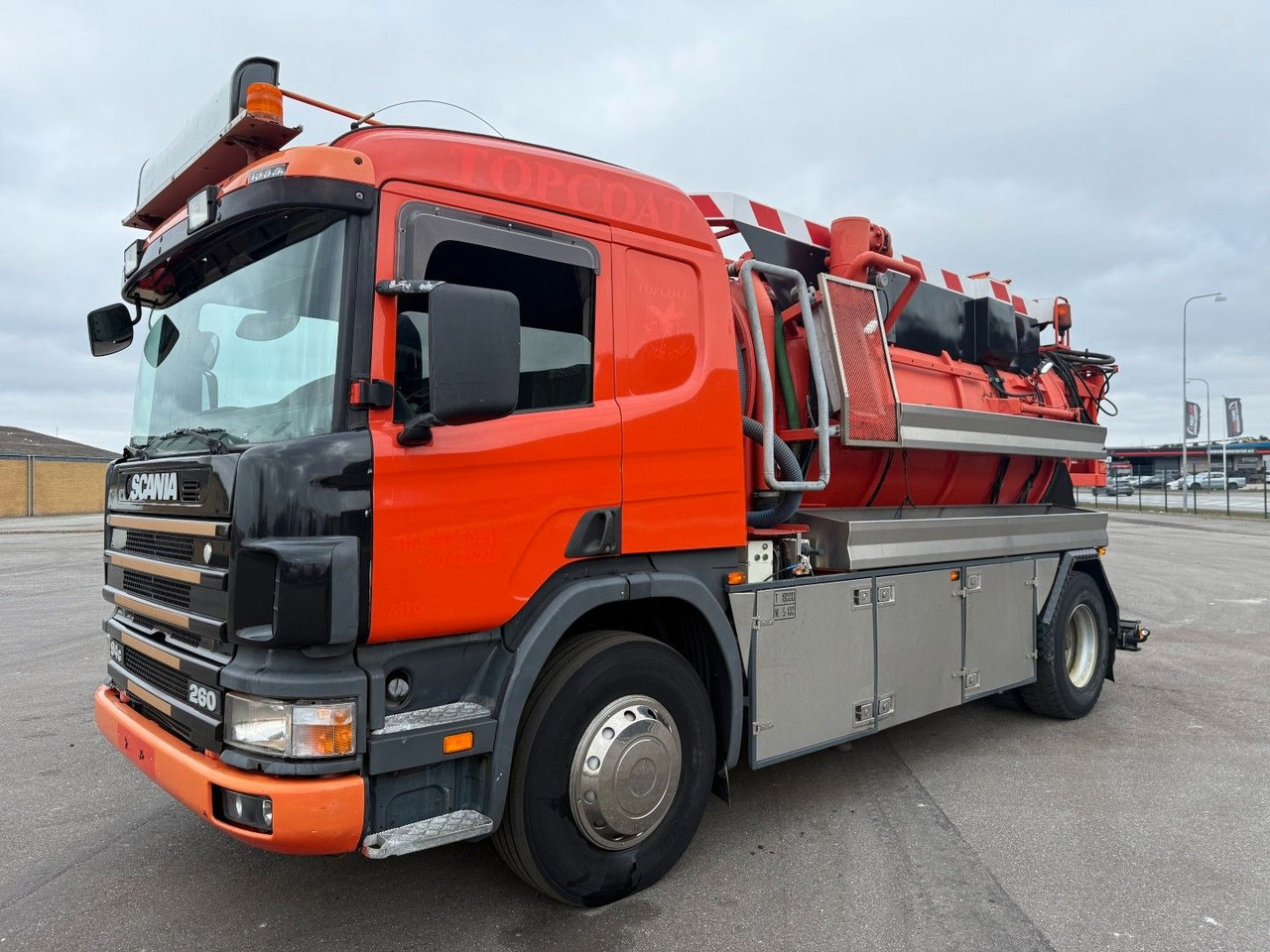 Scania P94/260 4x2 NZ SLS590 Kombi 8.400 l. - 진공 흡입 트럭 : 사진 1 Scania P94/260 4x2 NZ SLS590 Kombi 8.400 l. - 진공 흡입 트럭 : 사진 1