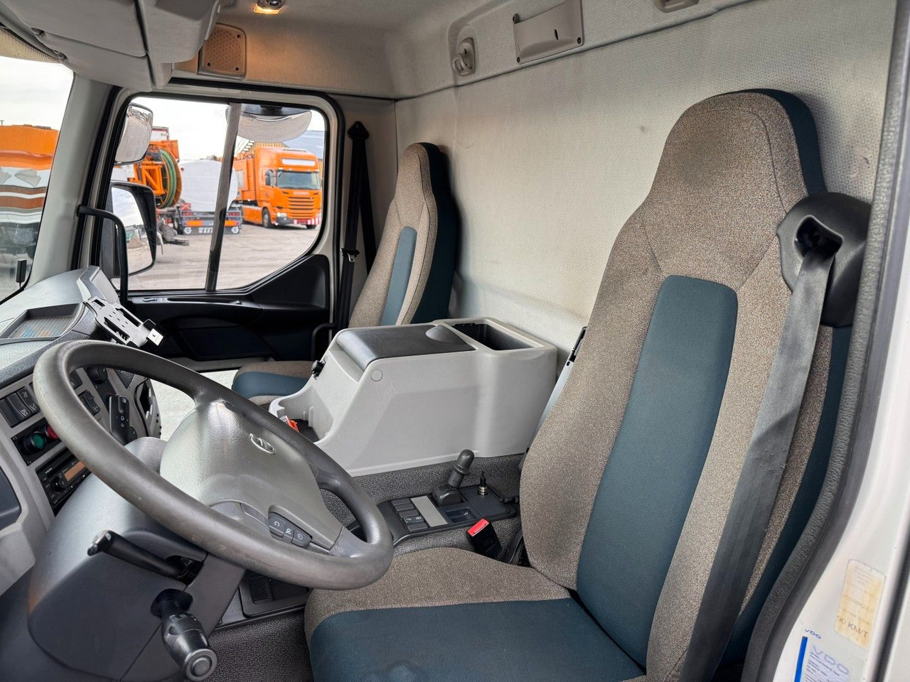 Volvo FE320 6x2*4 Frigoblock FK25SL 9.9 m Frigobox - 냉동탑차 : 사진 5 Volvo FE320 6x2*4 Frigoblock FK25SL 9.9 m Frigobox - 냉동탑차 : 사진 5