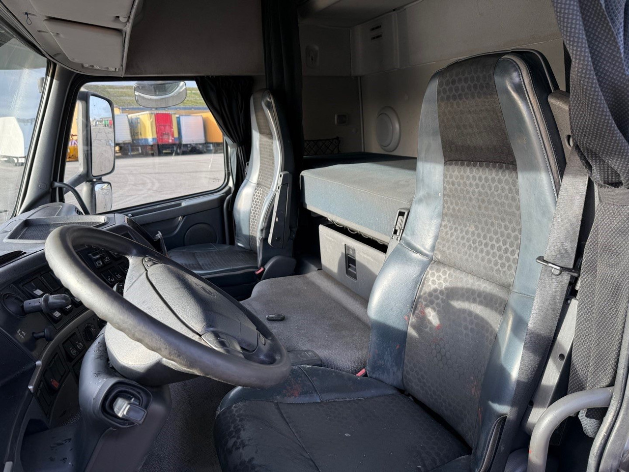 Volvo FM 410 6x2 Euro 5 - 드롭사이드/ 플랫베드 트럭 : 사진 5 Volvo FM 410 6x2 Euro 5 - 드롭사이드/ 플랫베드 트럭 : 사진 5