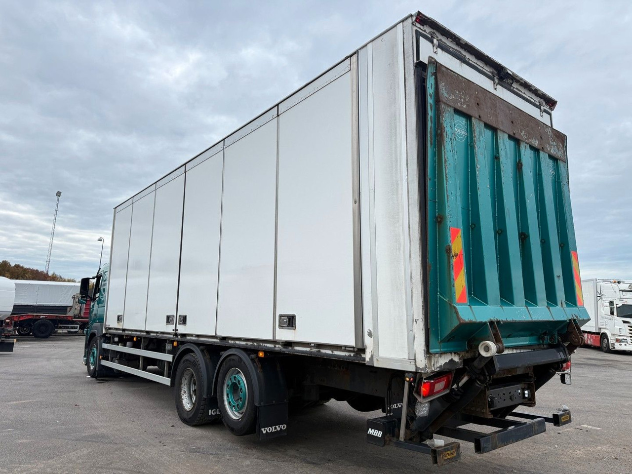 Volvo FM330 6x2*4 Carrier Supra 1050 Nordic - 냉동탑차 : 사진 4 Volvo FM330 6x2*4 Carrier Supra 1050 Nordic - 냉동탑차 : 사진 4