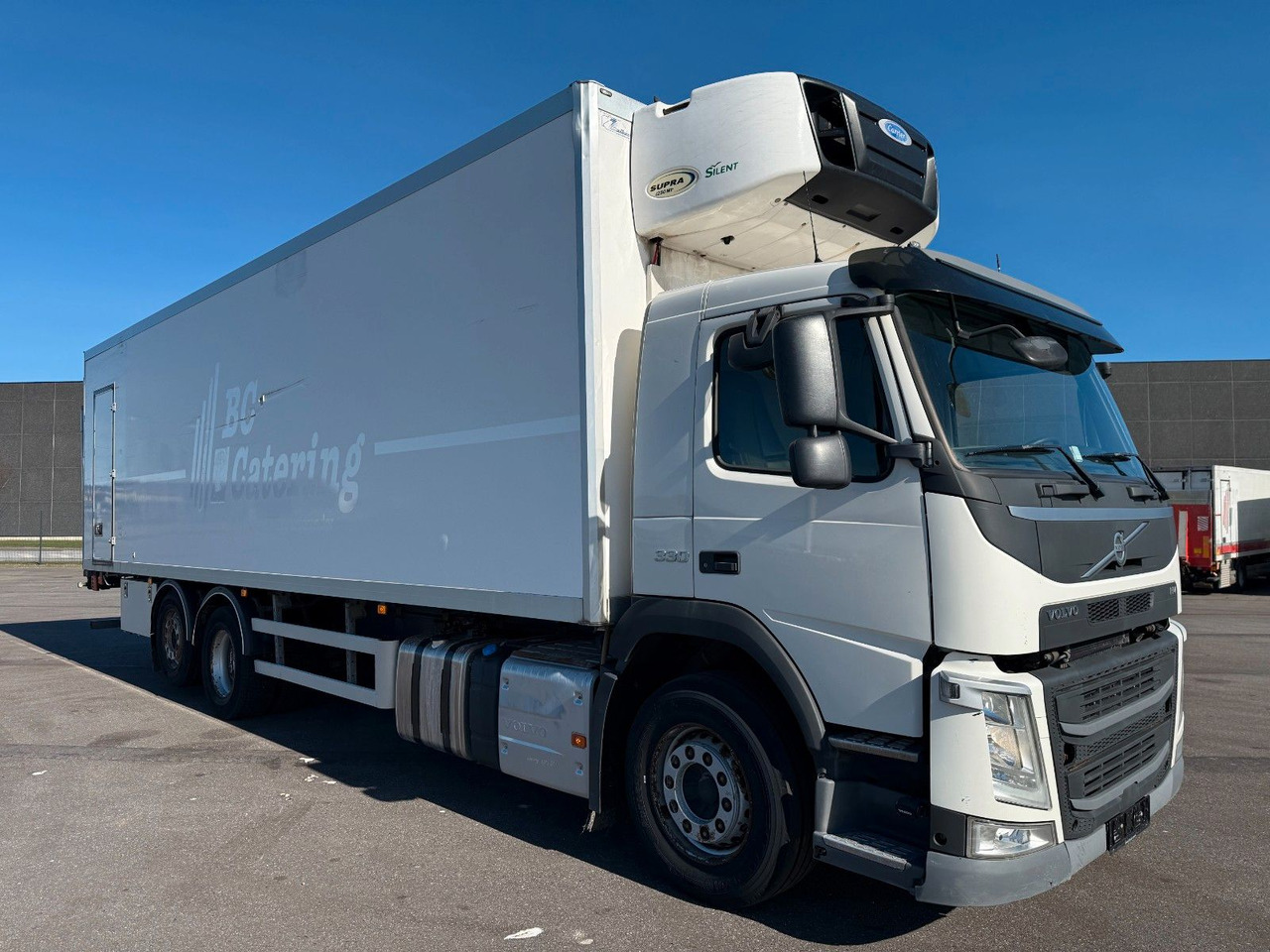 Volvo FM330 6x2*4 Carrier Supra 1250 Mt / 9.3 m Koffer - 냉동탑차 : 사진 2 Volvo FM330 6x2*4 Carrier Supra 1250 Mt / 9.3 m Koffer - 냉동탑차 : 사진 2