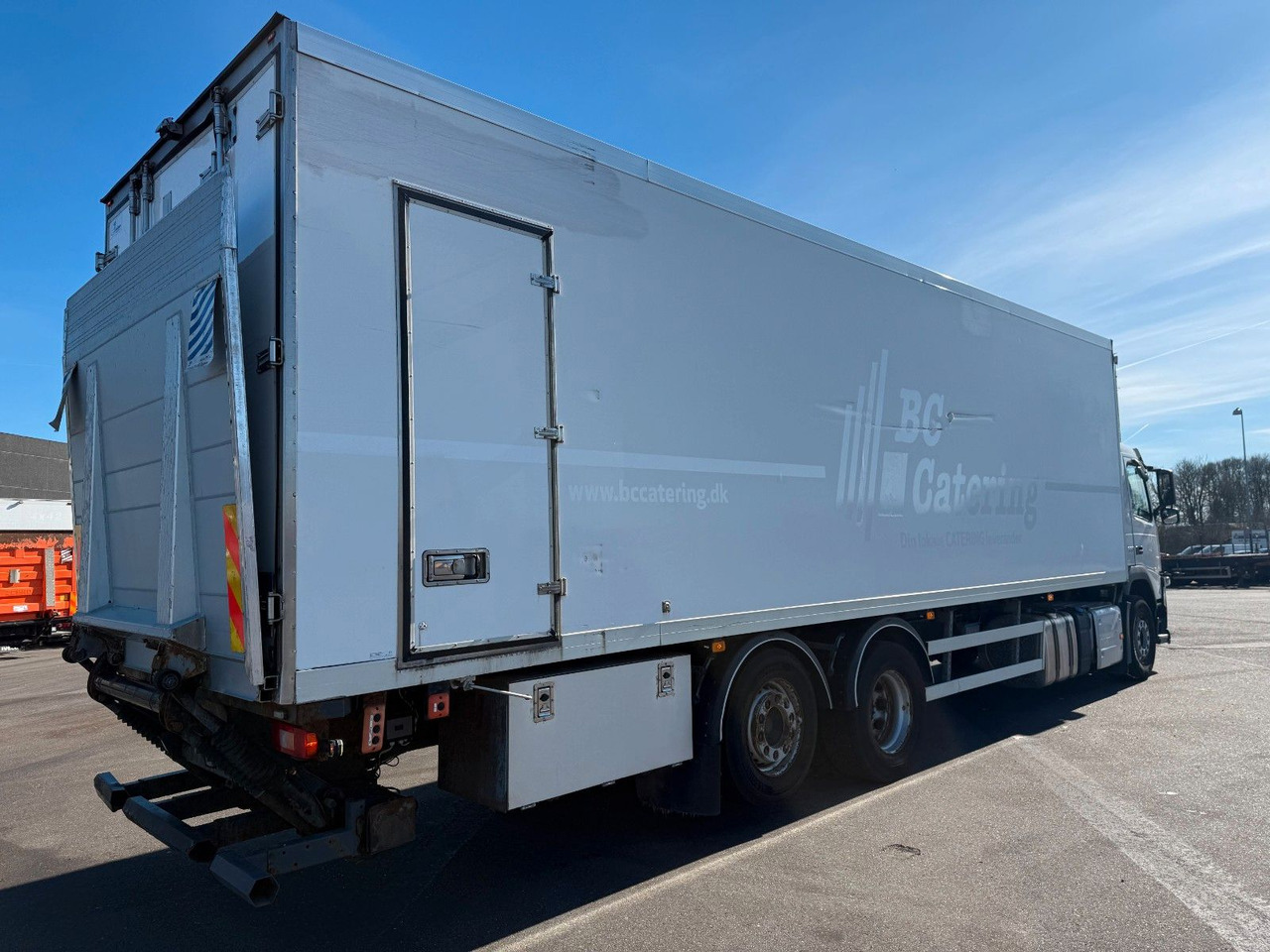 Volvo FM330 6x2*4 Carrier Supra 1250 Mt / 9.3 m Koffer - 냉동탑차 : 사진 3 Volvo FM330 6x2*4 Carrier Supra 1250 Mt / 9.3 m Koffer - 냉동탑차 : 사진 3