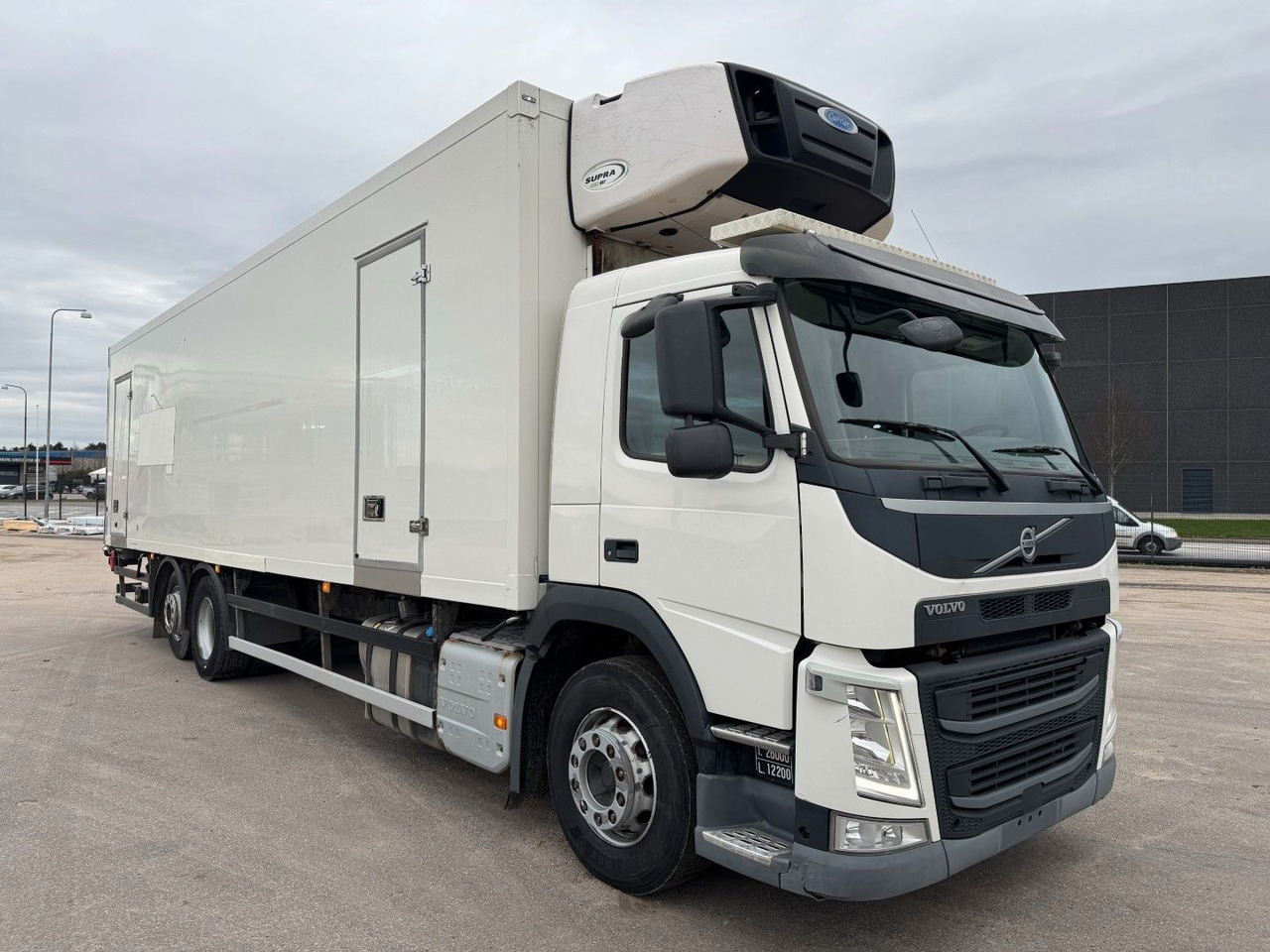 Volvo FM330 6x2*4 Carrier Supra 1250 Mt 9,9m (defekt f - 냉동탑차 : 사진 2 Volvo FM330 6x2*4 Carrier Supra 1250 Mt 9,9m (defekt f - 냉동탑차 : 사진 2