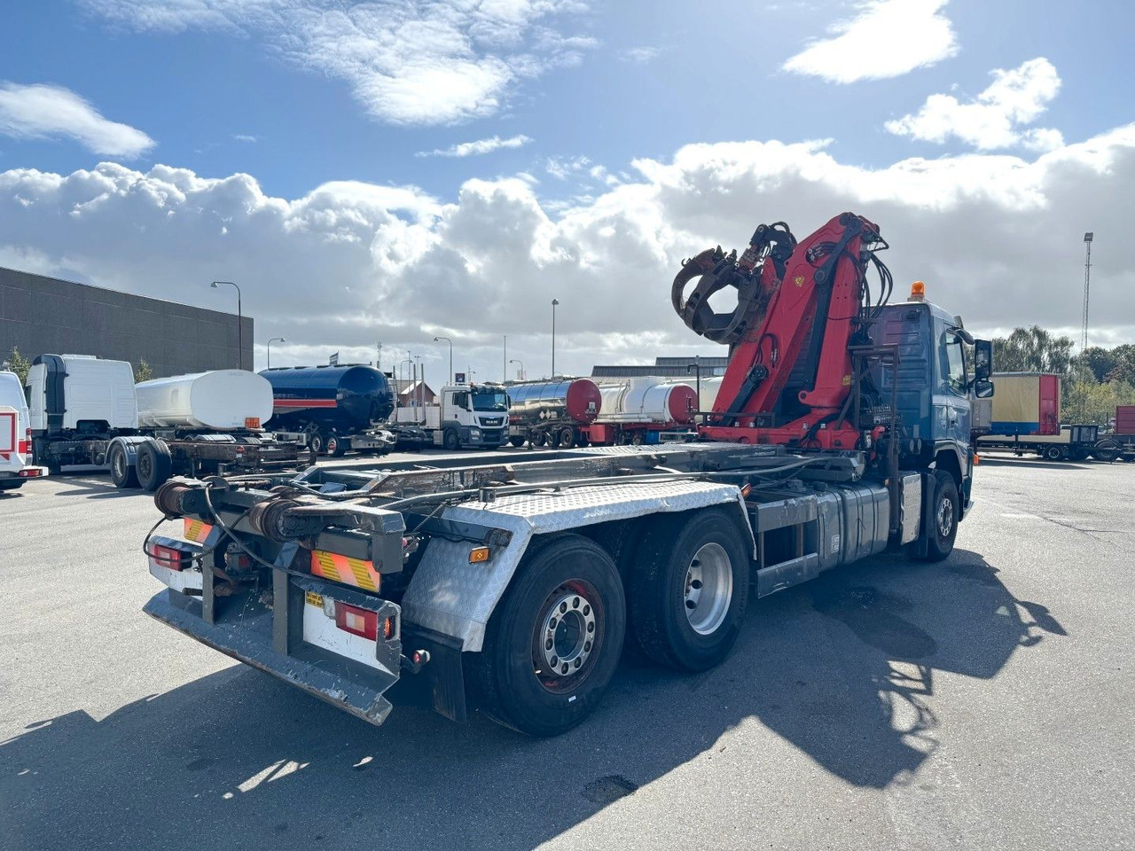 Volvo FM340 6x2*4 Kipper / Palfinger Epsilon 150Z96 - 크레인 트럭 : 사진 3 Volvo FM340 6x2*4 Kipper / Palfinger Epsilon 150Z96 - 크레인 트럭 : 사진 3