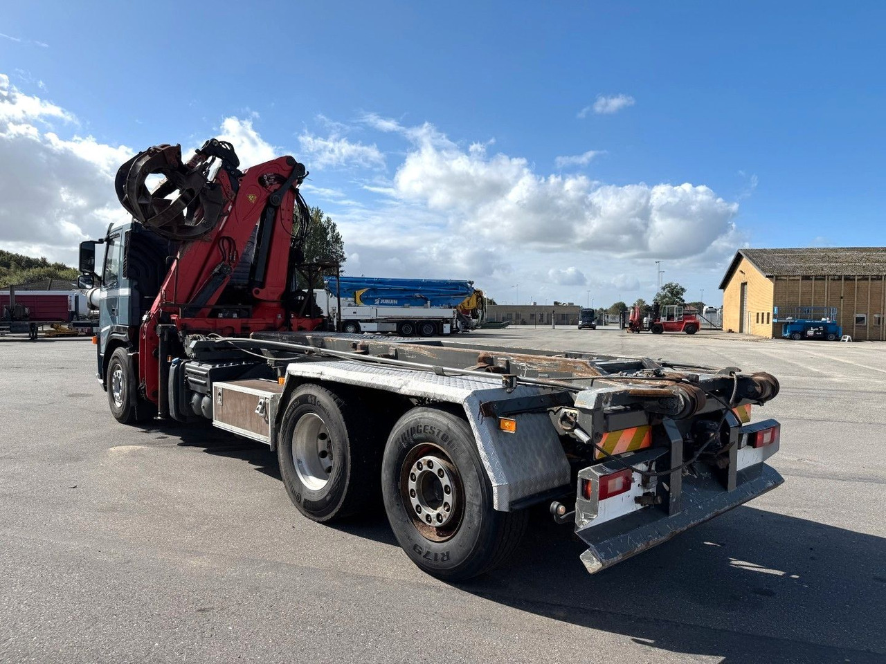 Volvo FM340 6x2*4 Kipper / Palfinger Epsilon 150Z96 - 크레인 트럭 : 사진 4 Volvo FM340 6x2*4 Kipper / Palfinger Epsilon 150Z96 - 크레인 트럭 : 사진 4