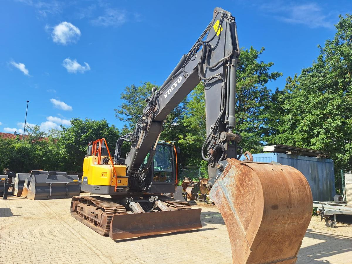 Volvo ECR235EL - 크롤러 굴삭기 : 사진 2 Volvo ECR235EL - 크롤러 굴삭기 : 사진 2