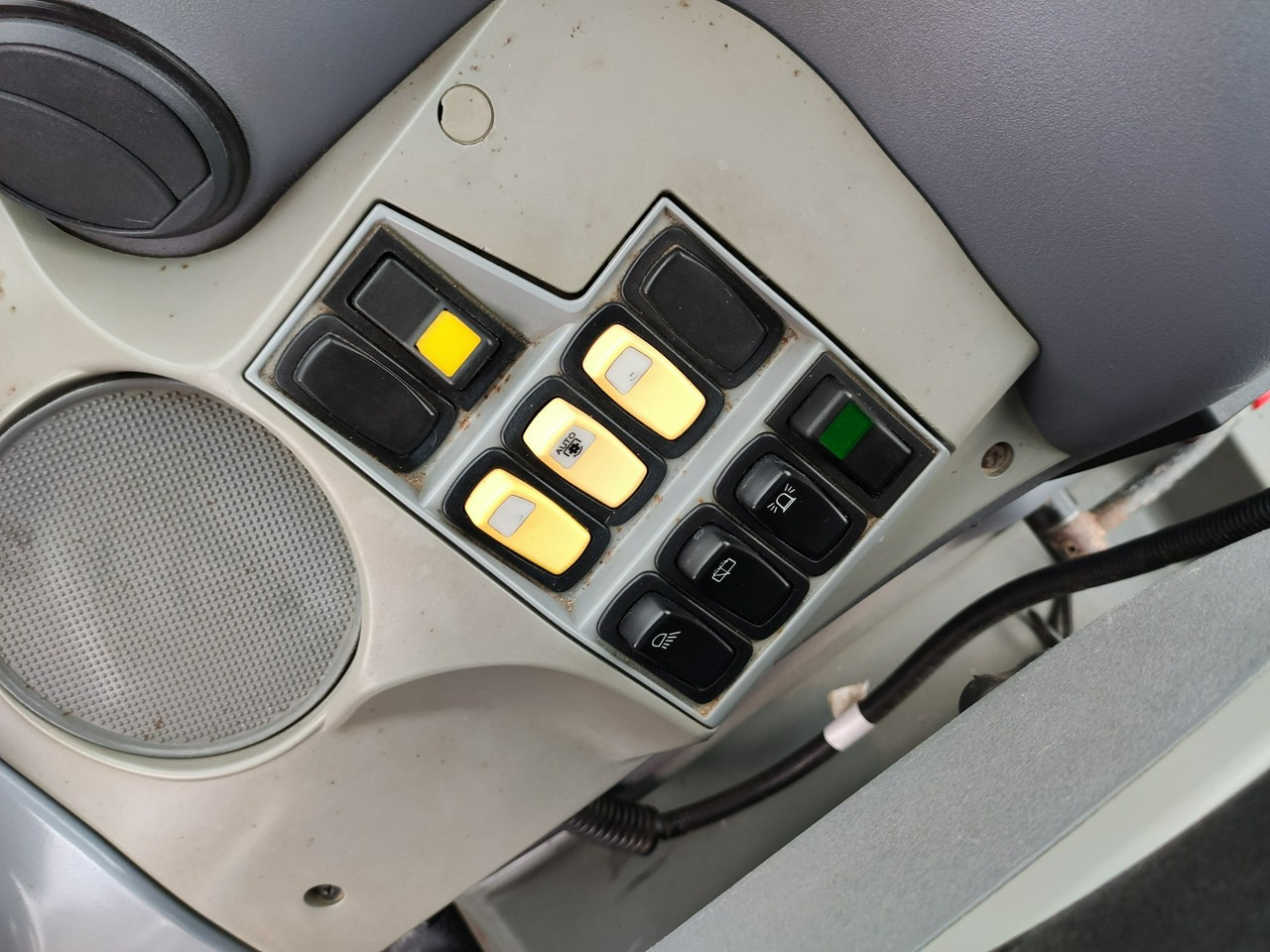 장궤형 트랙터 Deutz Fahr Agrotron M620 4x4 Przedni Tuz Wałek W.O.M Wyjścia do Przyczepy : 사진 23 장궤형 트랙터 Deutz Fahr Agrotron M620 4x4 Przedni Tuz Wałek W.O.M Wyjścia do Przyczepy : 사진 23