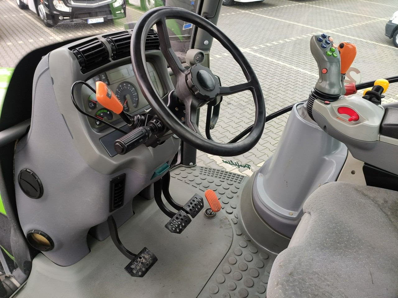 장궤형 트랙터 Deutz Fahr Agrotron M620 4x4 Przedni Tuz Wałek W.O.M Wyjścia do Przyczepy : 사진 25 장궤형 트랙터 Deutz Fahr Agrotron M620 4x4 Przedni Tuz Wałek W.O.M Wyjścia do Przyczepy : 사진 25