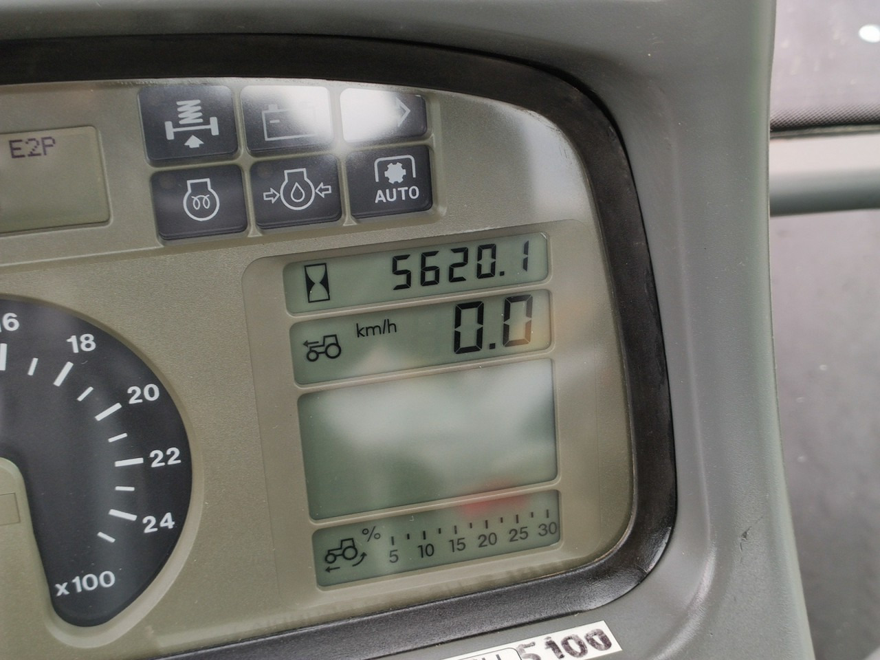 장궤형 트랙터 Deutz Fahr Agrotron M620 4x4 Przedni Tuz Wałek W.O.M Wyjścia do Przyczepy : 사진 24 장궤형 트랙터 Deutz Fahr Agrotron M620 4x4 Przedni Tuz Wałek W.O.M Wyjścia do Przyczepy : 사진 24