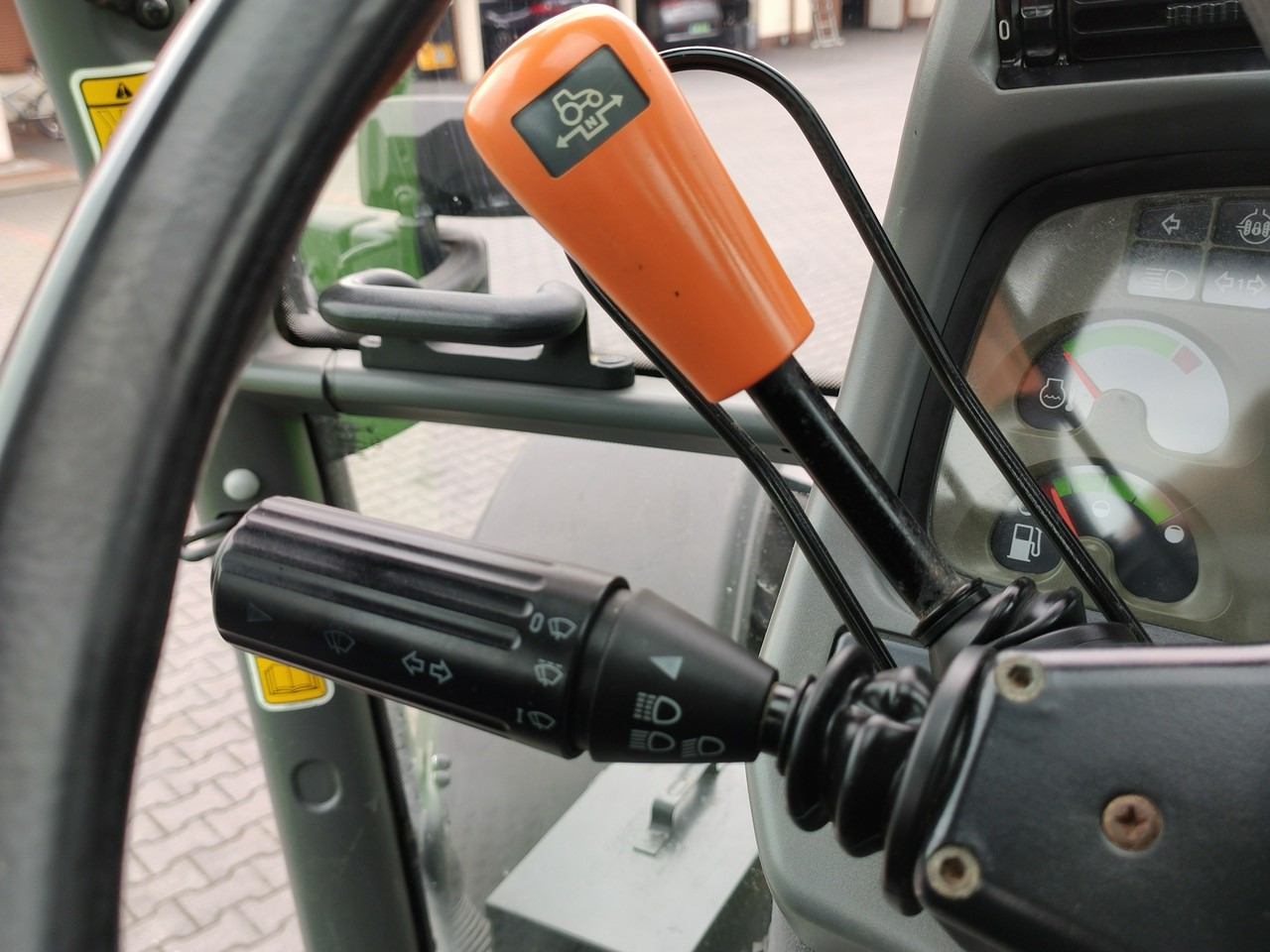 장궤형 트랙터 Deutz Fahr Agrotron M620 4x4 Przedni Tuz Wałek W.O.M Wyjścia do Przyczepy : 사진 26 장궤형 트랙터 Deutz Fahr Agrotron M620 4x4 Przedni Tuz Wałek W.O.M Wyjścia do Przyczepy : 사진 26