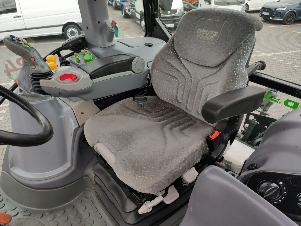 장궤형 트랙터 Deutz Fahr Agrotron M620 4x4 Przedni Tuz Wałek W.O.M Wyjścia do Przyczepy : 사진 19 장궤형 트랙터 Deutz Fahr Agrotron M620 4x4 Przedni Tuz Wałek W.O.M Wyjścia do Przyczepy : 사진 19