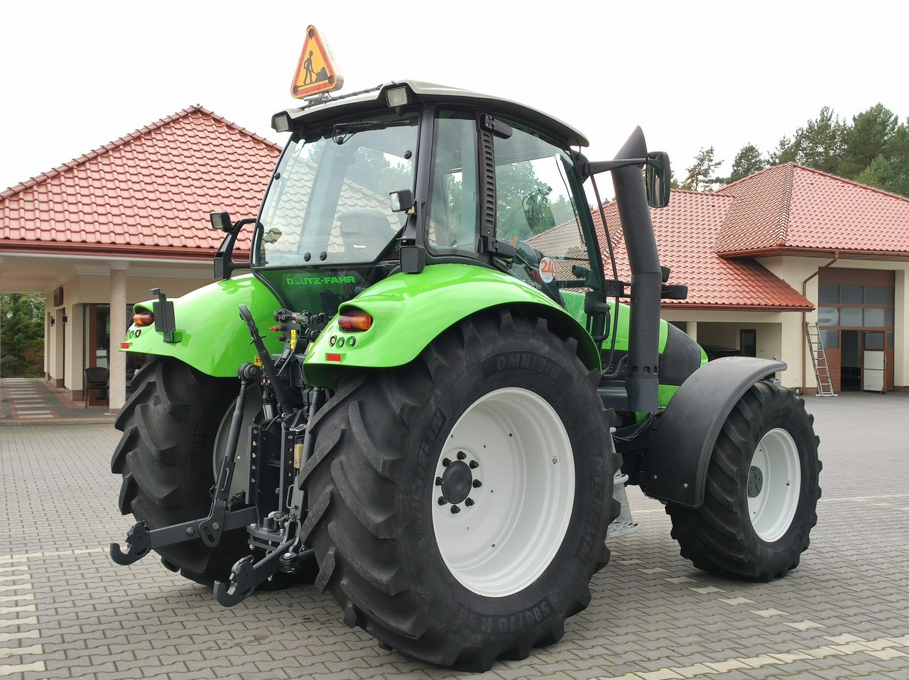 장궤형 트랙터 Deutz Fahr Agrotron M620 4x4 Przedni Tuz Wałek W.O.M Wyjścia do Przyczepy : 사진 13 장궤형 트랙터 Deutz Fahr Agrotron M620 4x4 Przedni Tuz Wałek W.O.M Wyjścia do Przyczepy : 사진 13