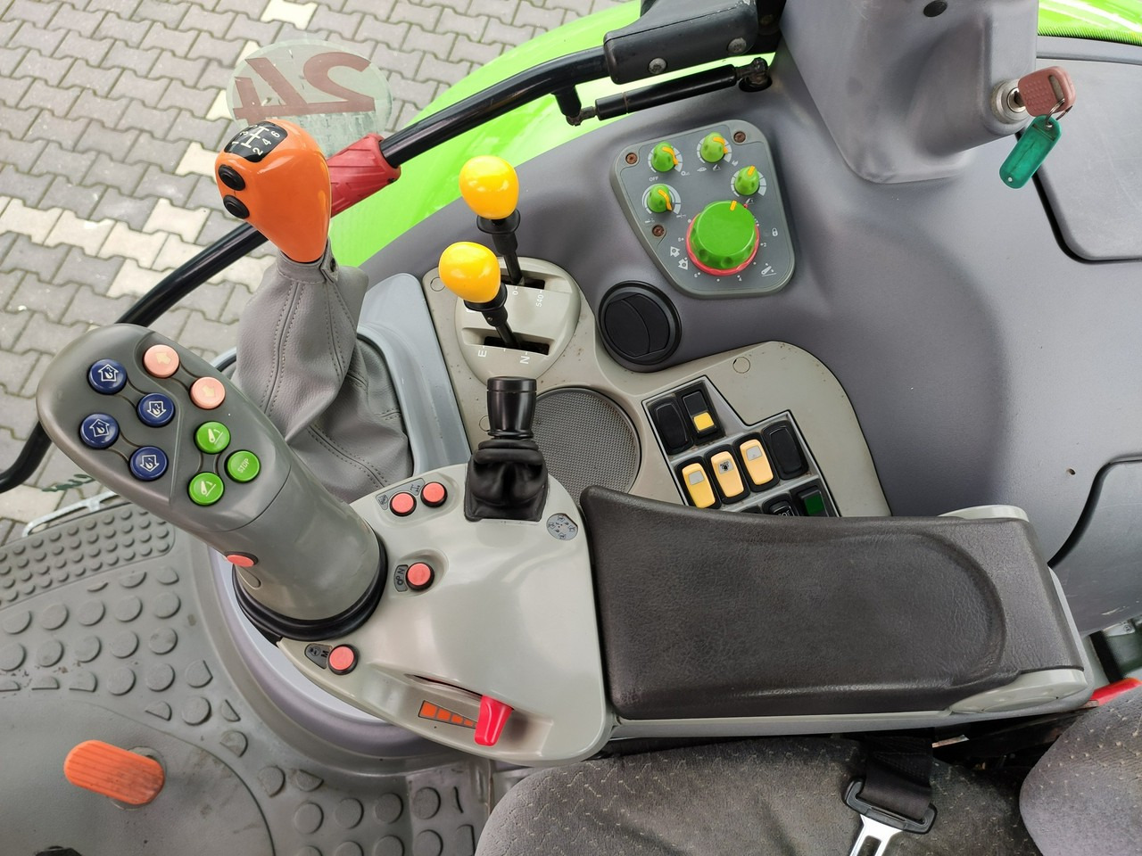 장궤형 트랙터 Deutz Fahr Agrotron M620 4x4 Przedni Tuz Wałek W.O.M Wyjścia do Przyczepy : 사진 20 장궤형 트랙터 Deutz Fahr Agrotron M620 4x4 Przedni Tuz Wałek W.O.M Wyjścia do Przyczepy : 사진 20