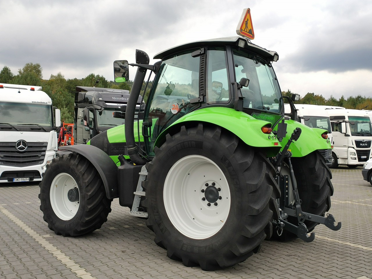 장궤형 트랙터 Deutz Fahr Agrotron M620 4x4 Przedni Tuz Wałek W.O.M Wyjścia do Przyczepy : 사진 9 장궤형 트랙터 Deutz Fahr Agrotron M620 4x4 Przedni Tuz Wałek W.O.M Wyjścia do Przyczepy : 사진 9