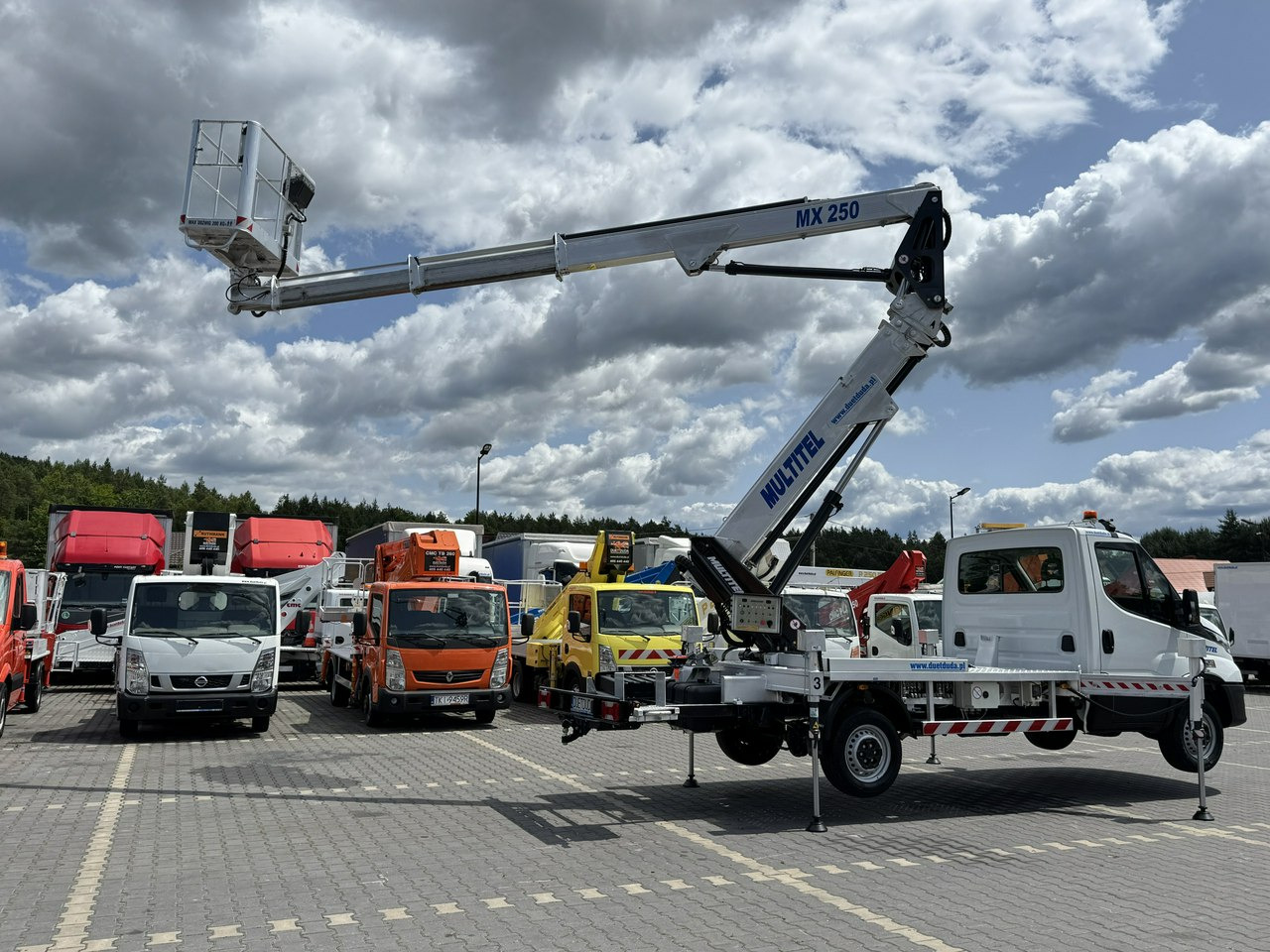 Iveco Daily 35S14 - 트럭 탑재 고가작업 플랫폼 : 사진 3 Iveco Daily 35S14 - 트럭 탑재 고가작업 플랫폼 : 사진 3