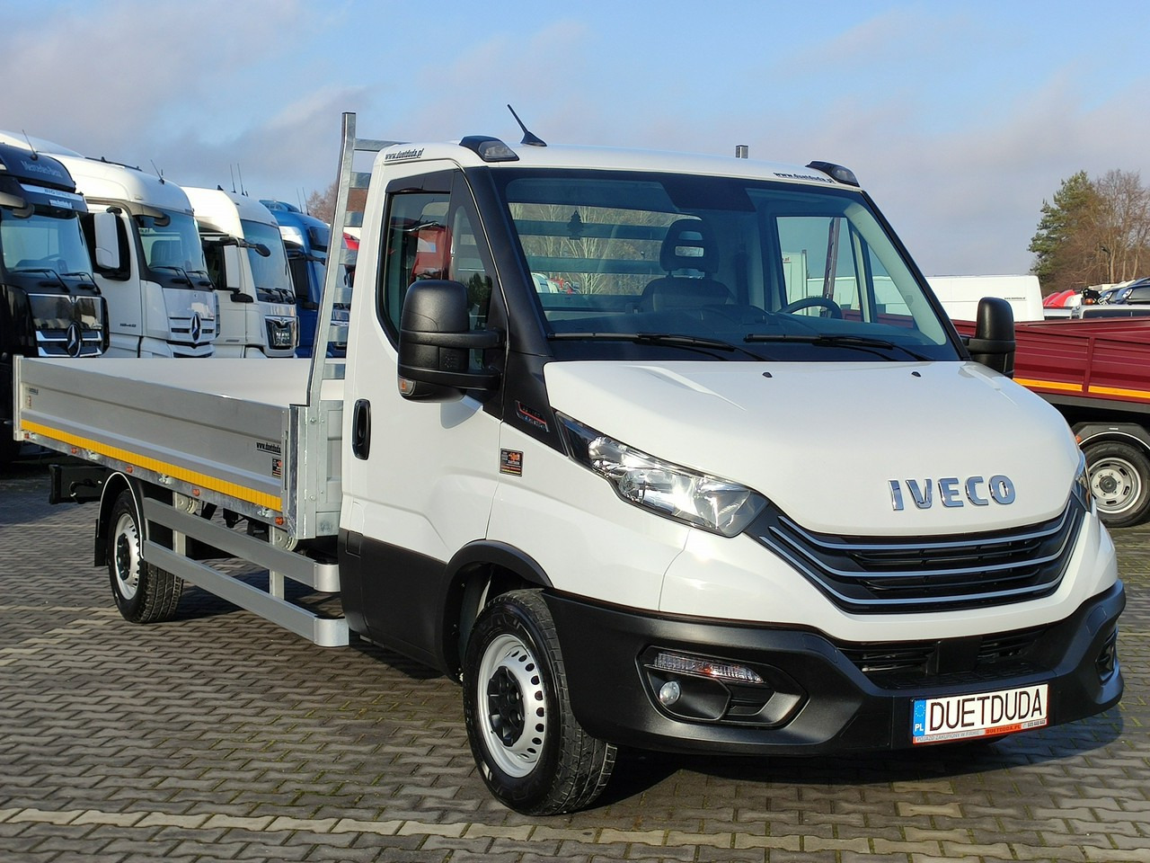 Iveco Daily 35S16 V - 플랫베드 밴 : 사진 4 Iveco Daily 35S16 V - 플랫베드 밴 : 사진 4