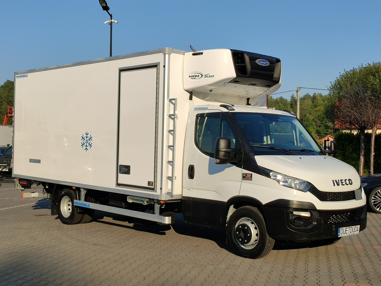 Iveco Daily 70C17 Mroźnia Ściana Grodziowa Multitemperatura - 냉동 밴 : 사진 2 Iveco Daily 70C17 Mroźnia Ściana Grodziowa Multitemperatura - 냉동 밴 : 사진 2