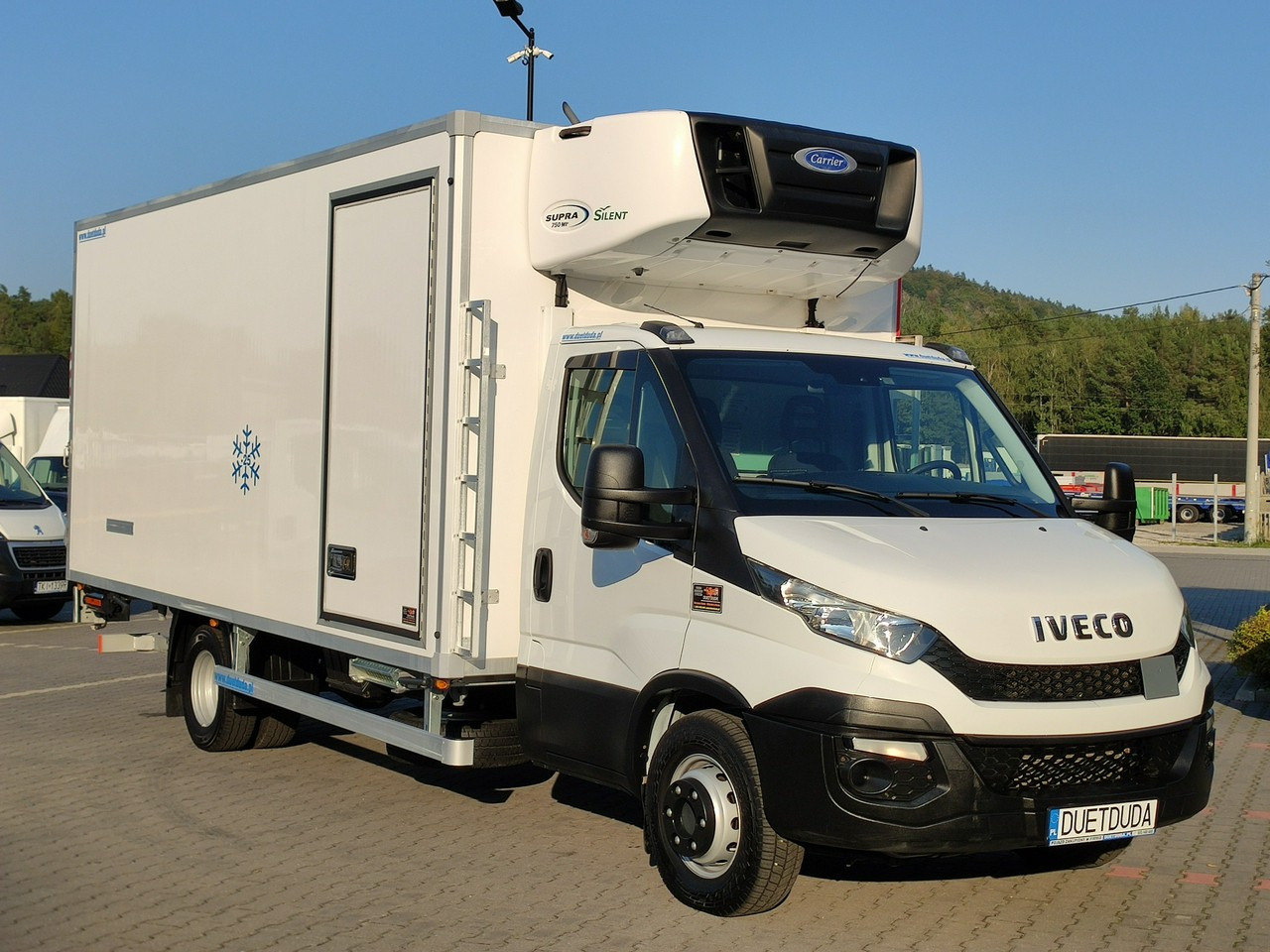 Iveco Daily 70C17 Mroźnia Ściana Grodziowa Multitemperatura - 냉동 밴 : 사진 2 Iveco Daily 70C17 Mroźnia Ściana Grodziowa Multitemperatura - 냉동 밴 : 사진 2