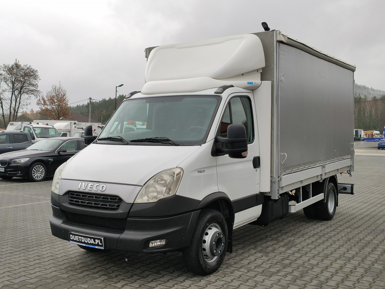 Iveco Daily 70C18 V H - 커튼 사이드 밴 : 사진 4 Iveco Daily 70C18 V H - 커튼 사이드 밴 : 사진 4