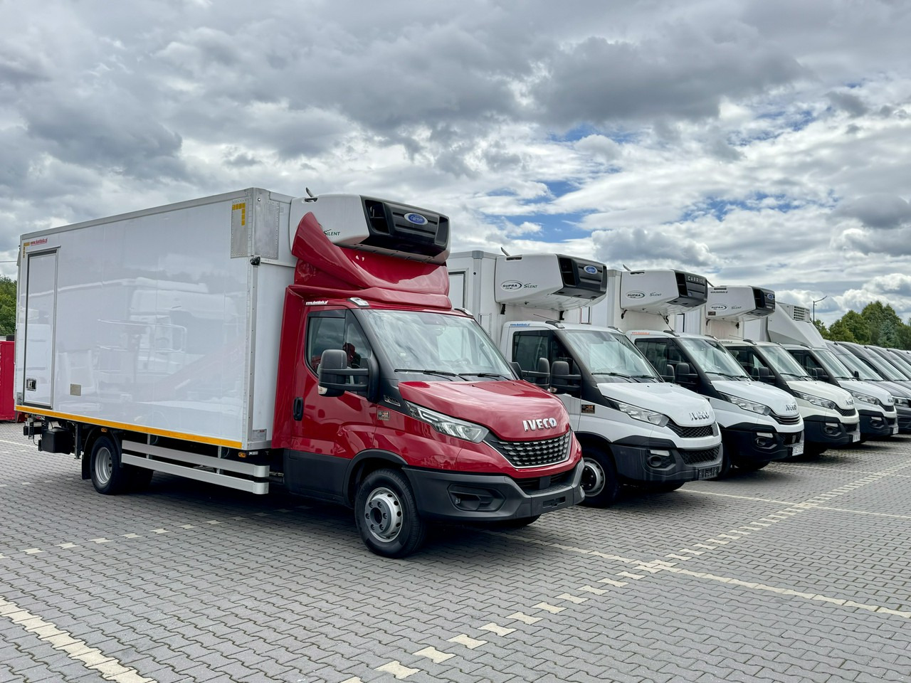Iveco Daily 72C21 Mroźnia HI-MATIC Ściana Grodziowa Multitemperatura - 냉동 밴 : 사진 1 Iveco Daily 72C21 Mroźnia HI-MATIC Ściana Grodziowa Multitemperatura - 냉동 밴 : 사진 1