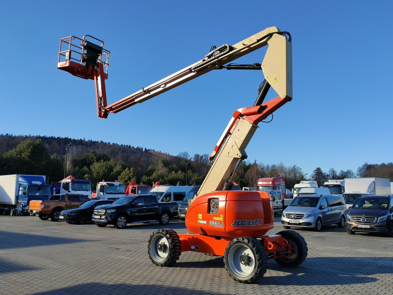 JLG 600AJ 4x4 PODNOŚNIK PRZEGUBOWY - 관절 붐 : 사진 3 JLG 600AJ 4x4 PODNOŚNIK PRZEGUBOWY - 관절 붐 : 사진 3