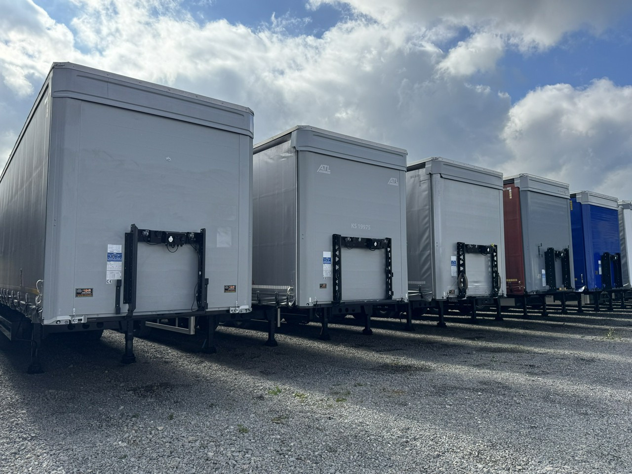 Kogel Coil mulda 3 Osie SAF Dach i Boki Zsuwane - 커튼사이더 세미 트레일러 : 사진 2 Kogel Coil mulda 3 Osie SAF Dach i Boki Zsuwane - 커튼사이더 세미 트레일러 : 사진 2