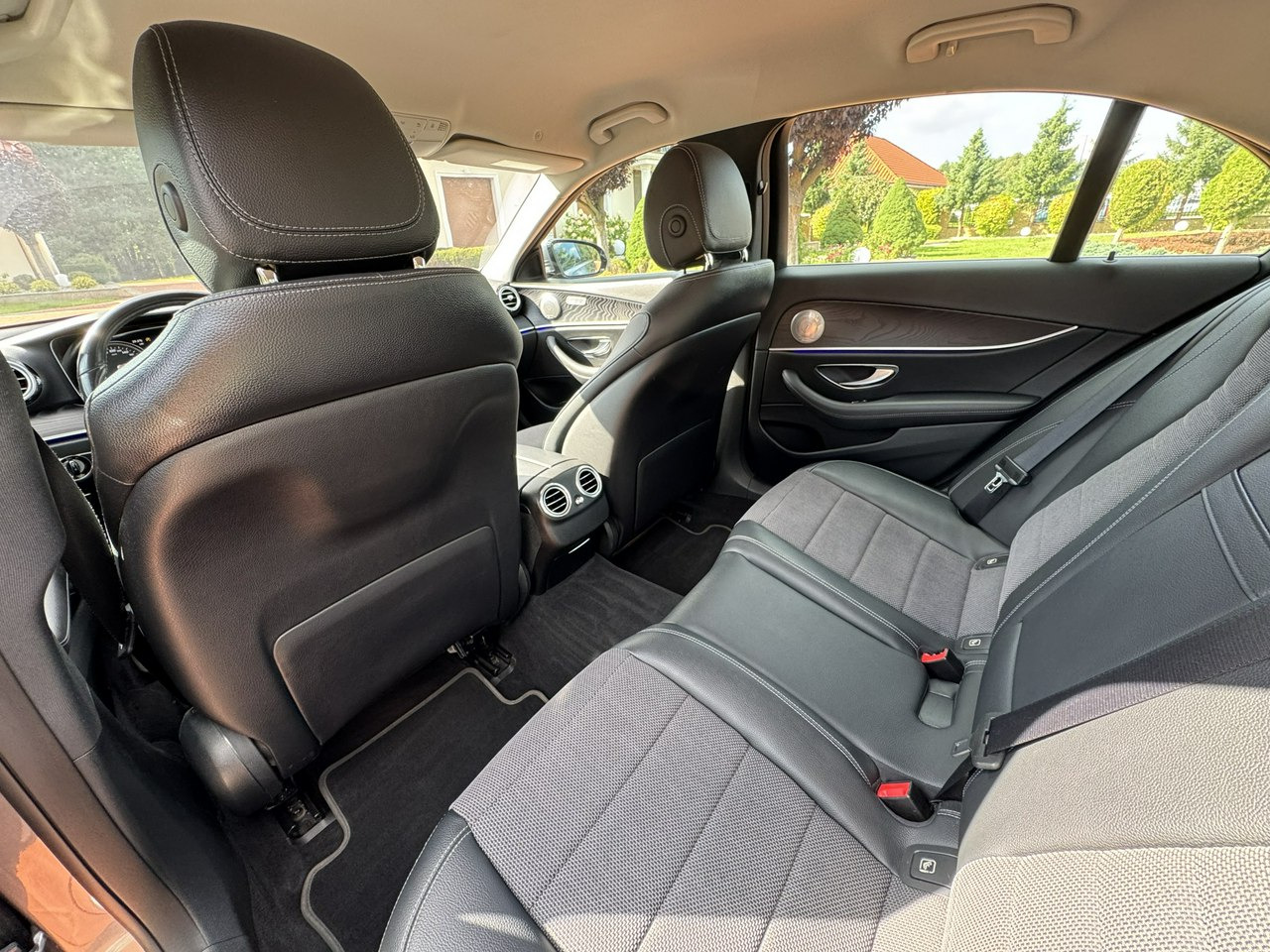 세단 Mercedes E 220 : 사진 33