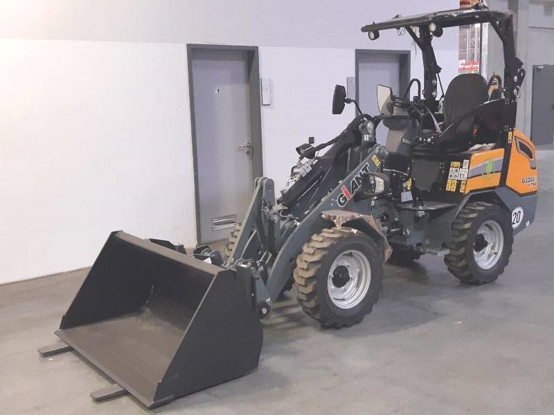 Giant G 2200 E X-Tra Elektro / electric - 스키드 스티어 로더 : 사진 2 Giant G 2200 E X-Tra Elektro / electric - 스키드 스티어 로더 : 사진 2