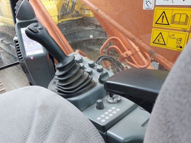 크롤러 굴삭기 Hitachi ZX 210 LC-6 : 사진 15