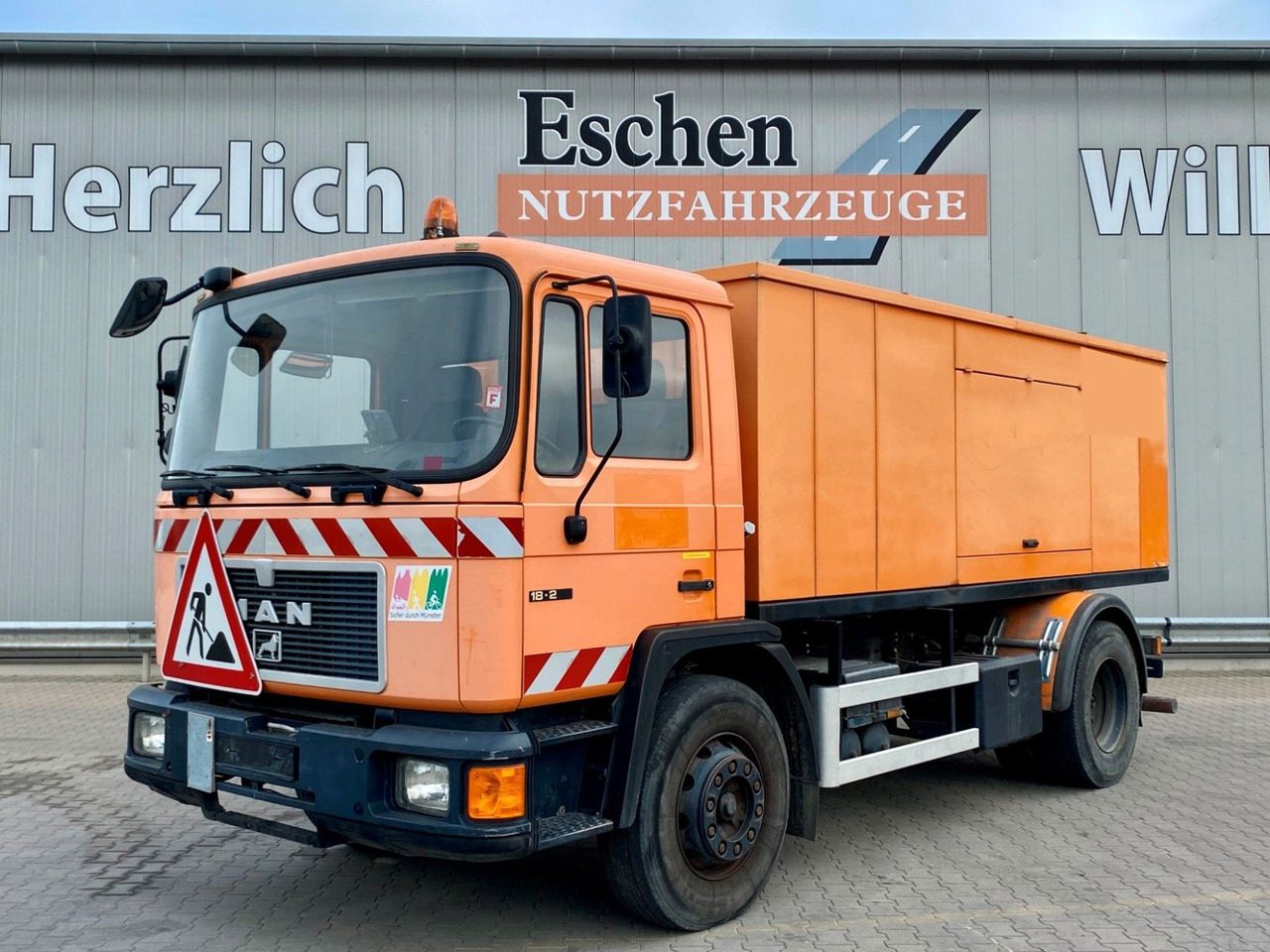 MAN 18.272 Polyma Stromaggregat/168kW | 3x Sitze*AHK - 트럭 : 사진 1 MAN 18.272 Polyma Stromaggregat/168kW | 3x Sitze*AHK - 트럭 : 사진 1