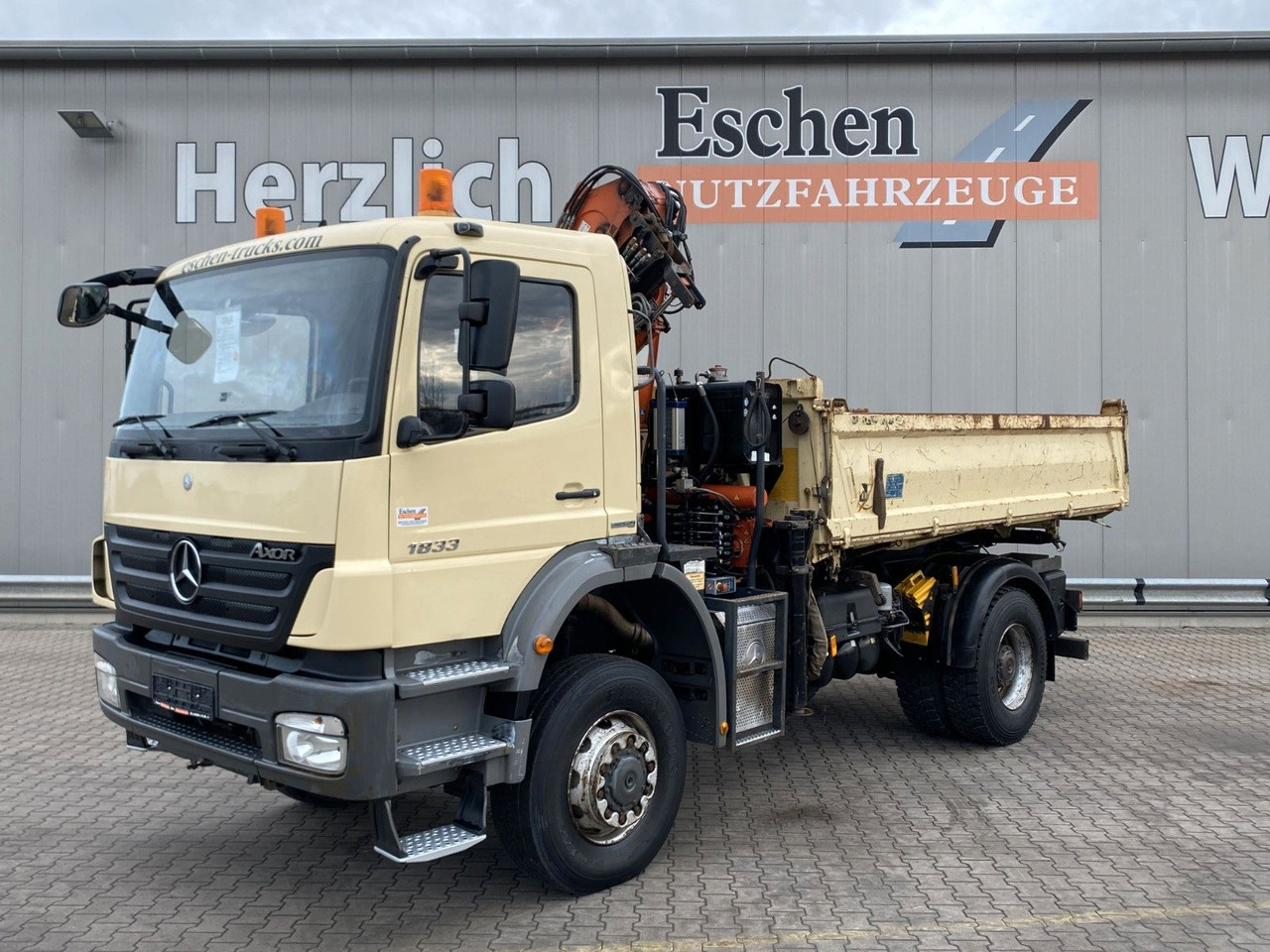 Mercedes-Benz 1833 4x4 Axor | Atlas 105.2-A2*Funk*AHK*3 Sitze - 덤프트럭, 크레인 트럭 : 사진 1 Mercedes-Benz 1833 4x4 Axor | Atlas 105.2-A2*Funk*AHK*3 Sitze - 덤프트럭, 크레인 트럭 : 사진 1