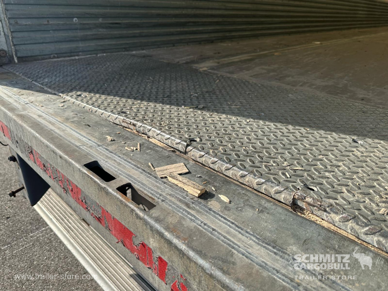 LECI TRAILER Dryfreight Standard Roller shutter door - 밀폐형 박스 세미 트레일러 : 사진 5 LECI TRAILER Dryfreight Standard Roller shutter door - 밀폐형 박스 세미 트레일러 : 사진 5