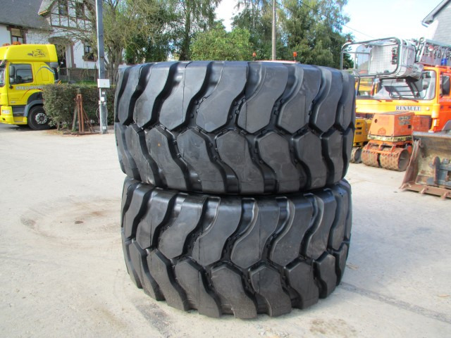 HILO 35/65R33 LCHS - 타이어 건설기계 용 : 사진 1 HILO 35/65R33 LCHS - 타이어 건설기계 용 : 사진 1