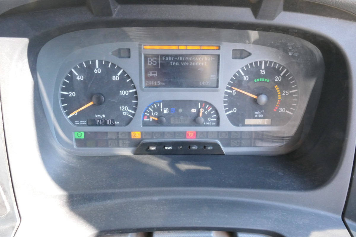 거리 청소 차량 MERCEDES-BENZ Atego 1518 LKO 4x2 : 사진 15