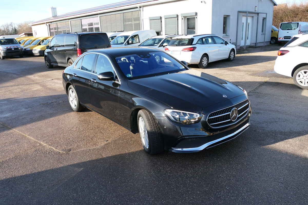 MERCEDES-BENZ E 220 d AVANTGARDE KLIMA - 세단 : 사진 2 MERCEDES-BENZ E 220 d AVANTGARDE KLIMA - 세단 : 사진 2