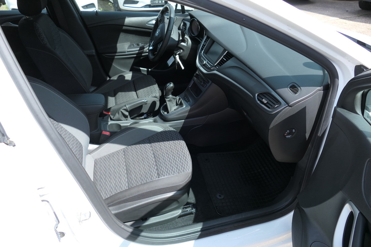 OPEL Astra Sports Tourer 1.5 CDTI KLIMA - 스테이션 왜건 : 사진 5 OPEL Astra Sports Tourer 1.5 CDTI KLIMA - 스테이션 왜건 : 사진 5