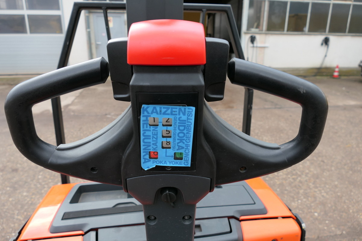 TOYOTA SWE 080L - 팔레트 트럭 : 사진 5 TOYOTA SWE 080L - 팔레트 트럭 : 사진 5