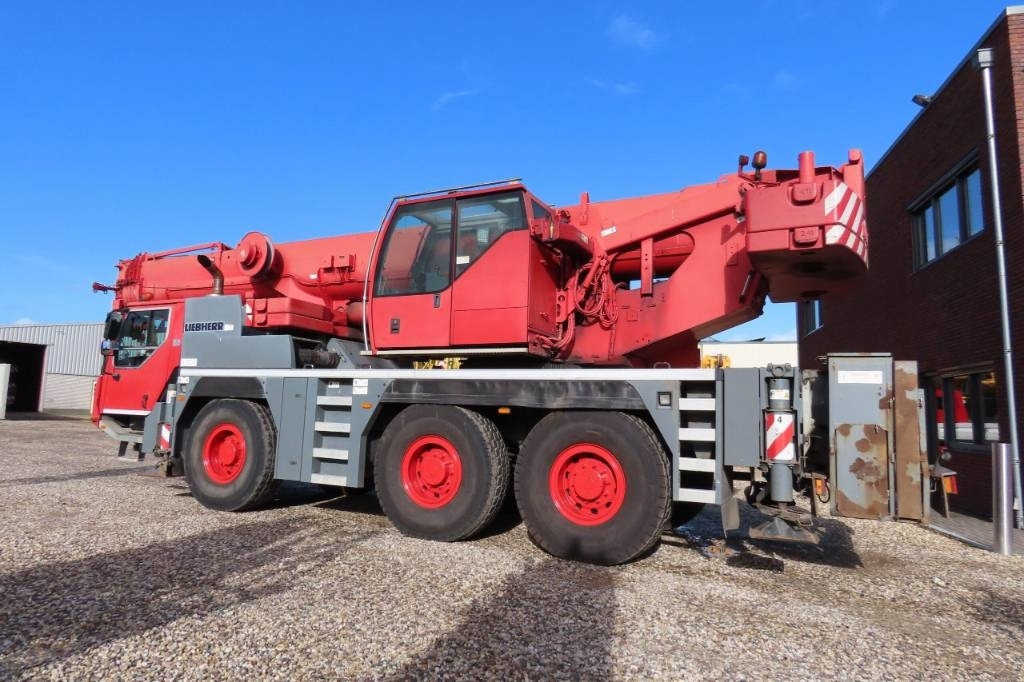 Liebherr LTM 1055-3.2 - 전천후 지형 크레인 : 사진 4 Liebherr LTM 1055-3.2 - 전천후 지형 크레인 : 사진 4