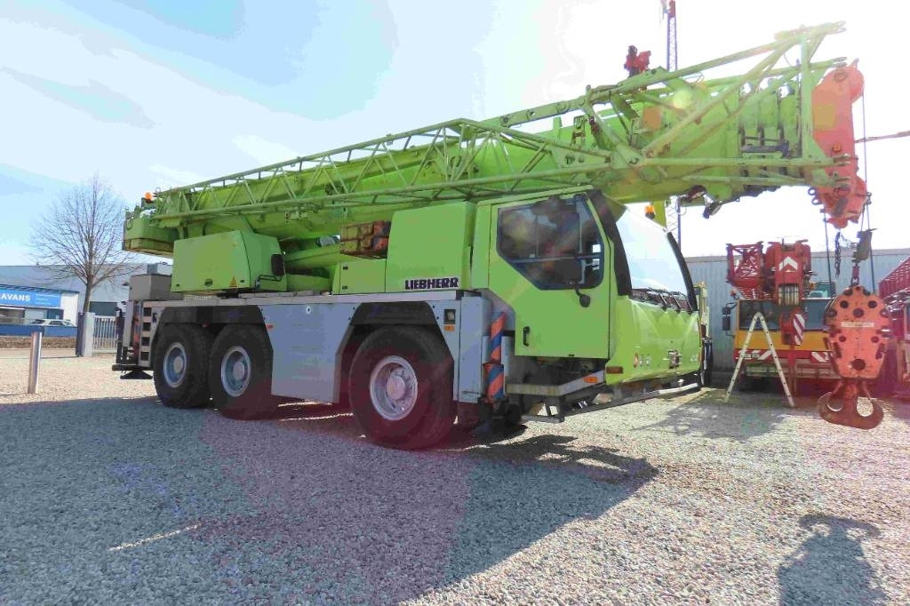 Liebherr LTM 1055-3.2 - 전천후 지형 크레인 : 사진 2 Liebherr LTM 1055-3.2 - 전천후 지형 크레인 : 사진 2