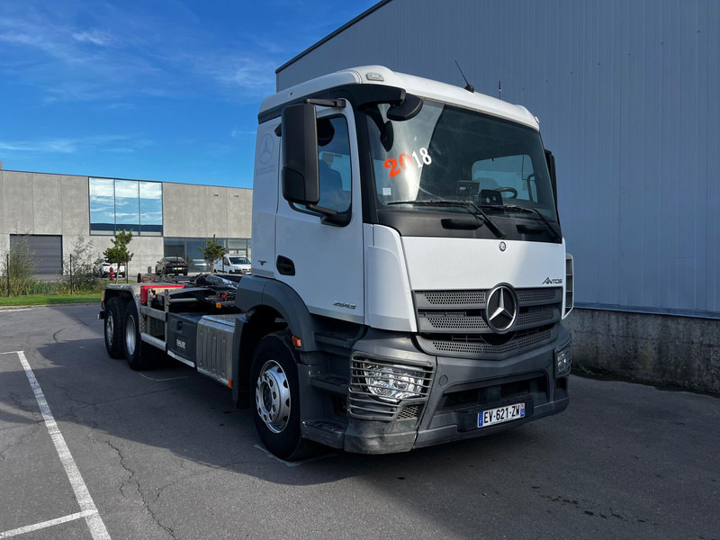 Mercedes-Benz Actros 2543 - 후크 리프트 트럭 : 사진 3 Mercedes-Benz Actros 2543 - 후크 리프트 트럭 : 사진 3
