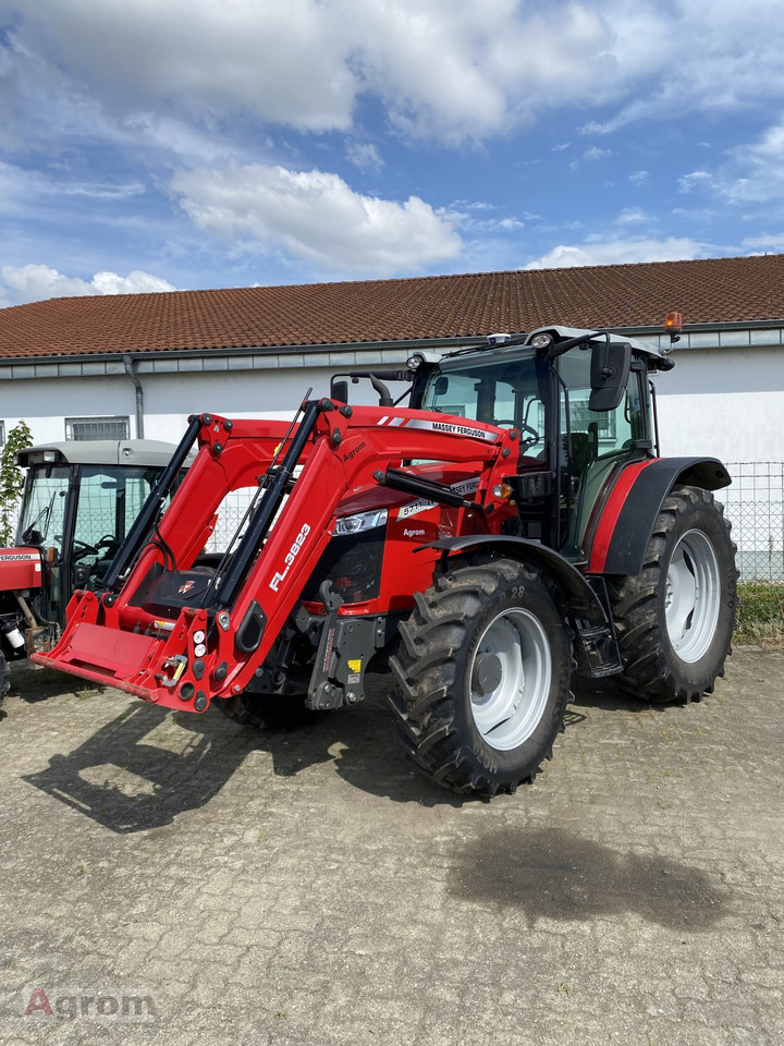 Massey Ferguson 5711 M DYNA-4 - 장궤형 트랙터 : 사진 4 Massey Ferguson 5711 M DYNA-4 - 장궤형 트랙터 : 사진 4