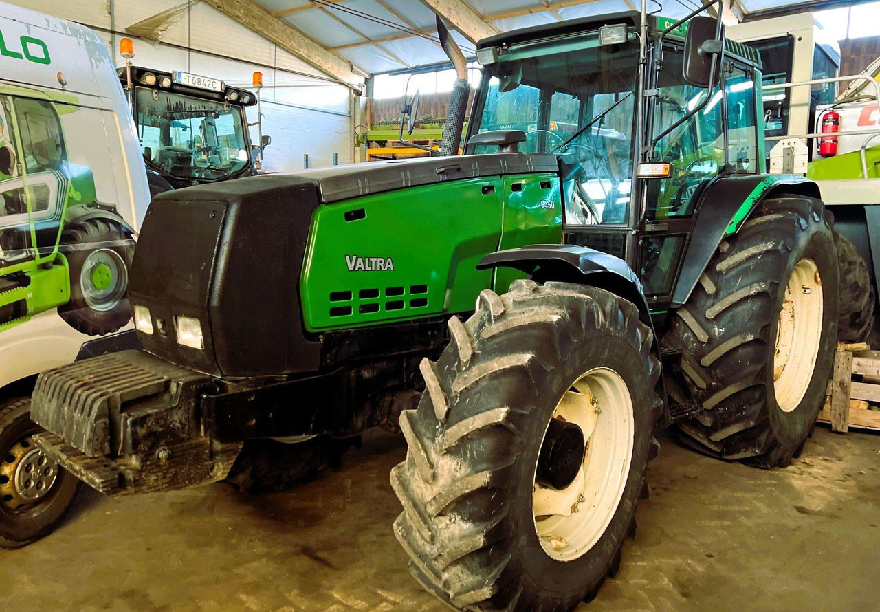 Valtra 8450 Mega - 장궤형 트랙터 : 사진 2 Valtra 8450 Mega - 장궤형 트랙터 : 사진 2