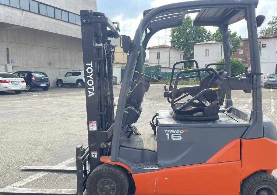 Toyota 8 FBM 16T - 전기 지게차 : 사진 2 Toyota 8 FBM 16T - 전기 지게차 : 사진 2