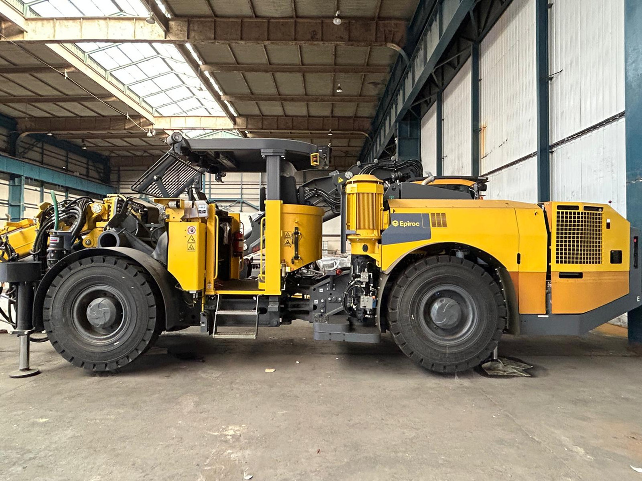 Atlas Copco (Epiroc) Boltec EC - 방향성 보링 머신 : 사진 1 Atlas Copco (Epiroc) Boltec EC - 방향성 보링 머신 : 사진 1