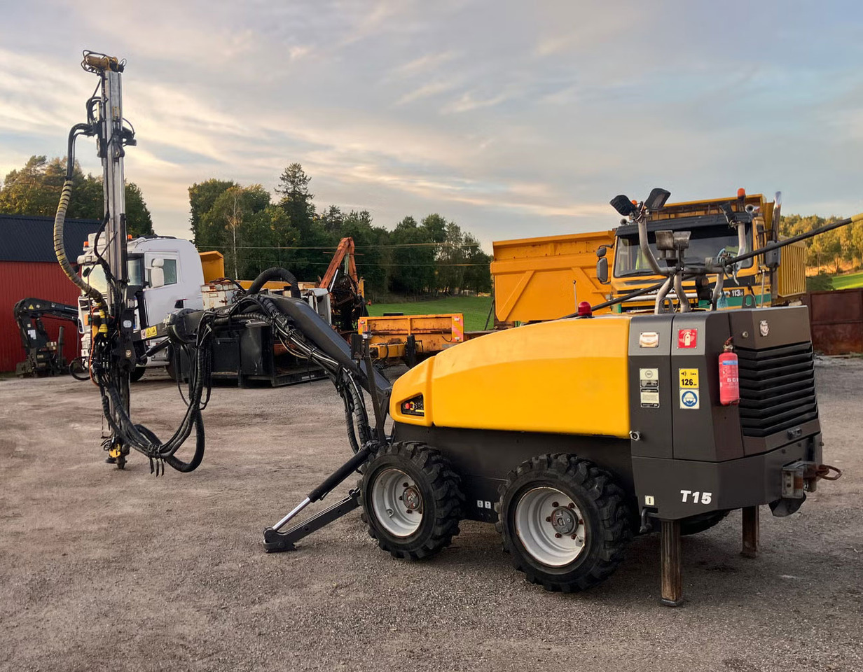Atlas Copco FlexiROC T15R-01 - 드릴링 리그 : 사진 1 Atlas Copco FlexiROC T15R-01 - 드릴링 리그 : 사진 1