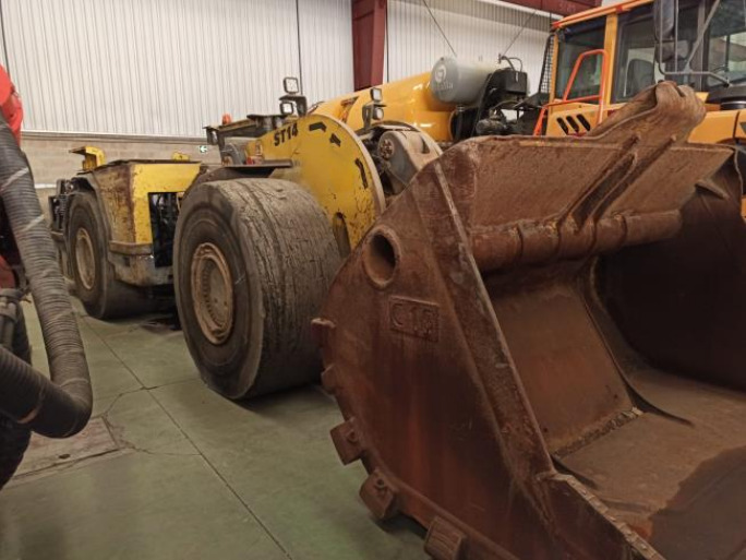 Atlas Copco ST14 - 광산 기계 : 사진 1 Atlas Copco ST14 - 광산 기계 : 사진 1